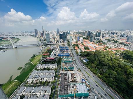 Bất chấp nhu cầu sụt giảm, giá nhà đất vẫn tăng