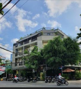 Căn góc 2MT diện tích lớn gần 200m² thu nhập mỗi tháng gần 100tr dưới trệt đang KD cà phê